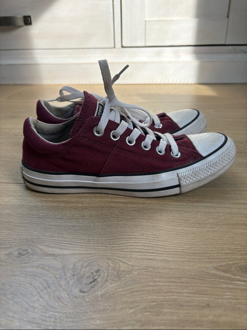 Converse Low Top Sneakers in Burgundy and White